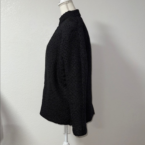 Red and Black Patterned Jacket - Picture 5 of 13